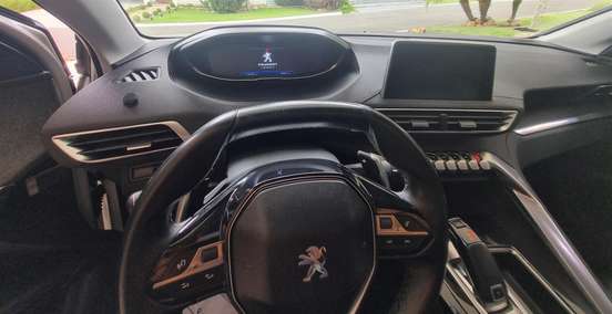 PEUGEOT-5008-2018