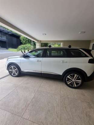 PEUGEOT-5008-2018