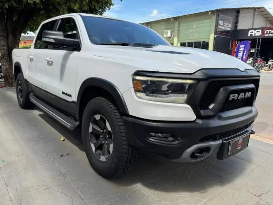 RAM 1500 5.7 V8 GASOLINA REBEL CD 4X4 AUTOMÁTICO