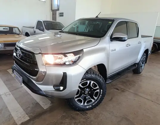 TOYOTA HILUX 2.8 D-4D TURBO DIESEL CD SRV 4X4 AUTOMÁTICO