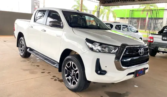 TOYOTA HILUX 2.8 D-4D TURBO DIESEL CD SRV 4X4 AUTOMÁTICO