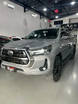 TOYOTA HILUX 2.8 D-4D TURBO DIESEL CD SRV 4X4 AUTOMÁTICO