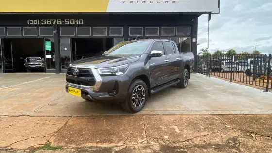 TOYOTA HILUX 2.8 D-4D TURBO DIESEL CD SRX 4X4 AUTOMÁTICO