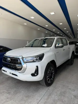 TOYOTA HILUX 2.8 D-4D TURBO DIESEL CD SRX 4X4 AUTOMÁTICO