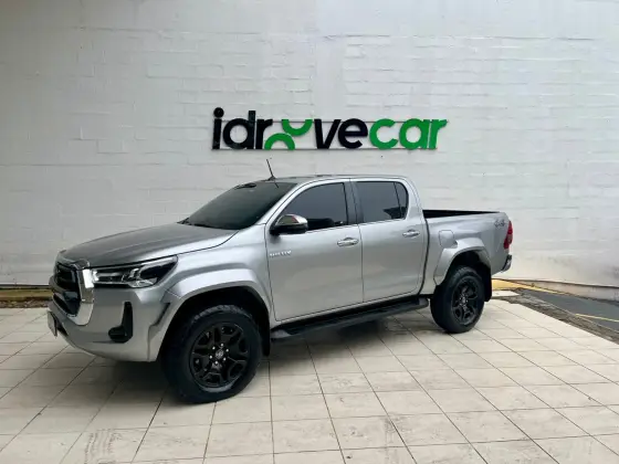 TOYOTA HILUX 2.8 D-4D TURBO DIESEL CD SRX LIMITED 4X4 AUTOMÁTICO