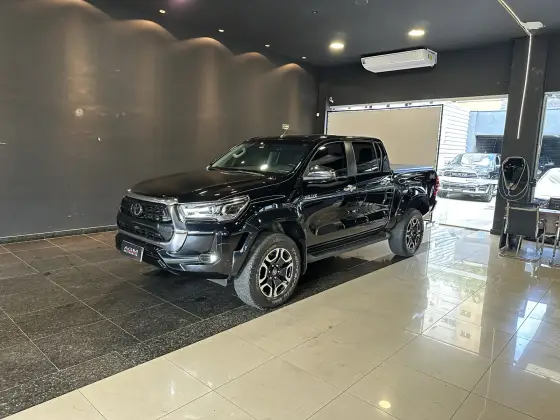 TOYOTA HILUX 2.8 D-4D TURBO DIESEL CD SRX PLUS 4X4 AUTOMÁTICO