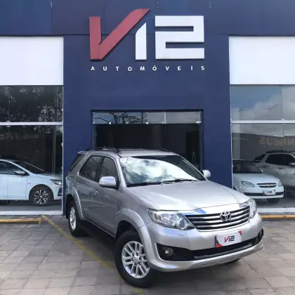 TOYOTA HILUX SW4 2.7 SR 7 LUGARES 4X2 16V FLEX 4P AUTOMÁTICO TOYOTA HILUX SW4 2.7 SR 7 LUGARES 4X2 16V FLEX 4P AUTOMÁTICO