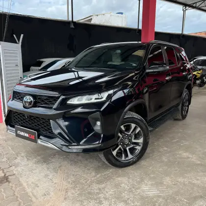 TOYOTA HILUX SW4 2.8 D-4D TURBO DIESEL DIAMOND 7L 4X4 AUTOMÁTICO