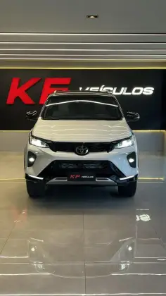 TOYOTA HILUX SW4 2.8 D-4D TURBO DIESEL DIAMOND 7L 4X4 AUTOMÁTICO
