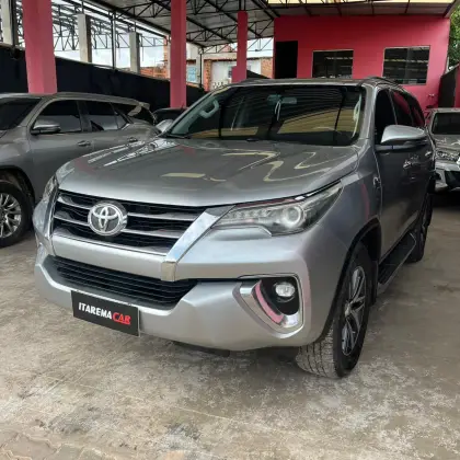 TOYOTA HILUX SW4 2.8 D-4D TURBO DIESEL SRX 7L 4X4 AUTOMÁTICO