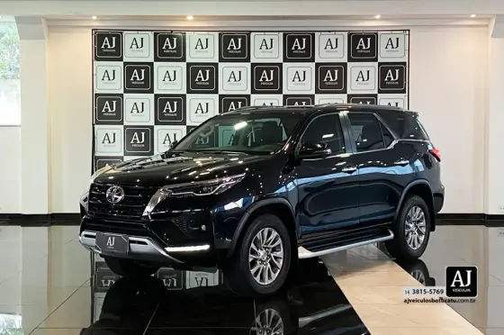 TOYOTA HILUX SW4 2.8 D-4D TURBO DIESEL SRX 7L 4X4 AUTOMÁTICO