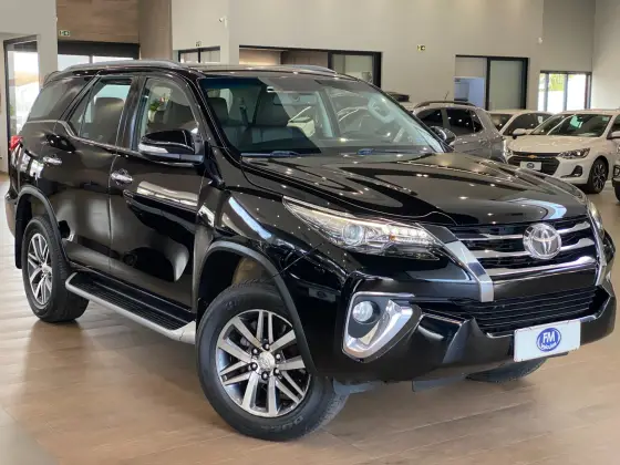 TOYOTA HILUX SW4 2.8 SRX 4X4 16V TURBO INTERCOOLER DIESEL 4P AUTOMÁTICO TOYOTA HILUX SW4 2.8 SRX 4X4 16V TURBO INTERCOOLER DIESEL 4P AUTOMÁTICO
