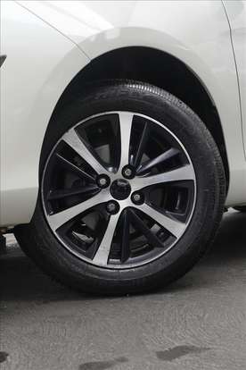 TOYOTA-YARIS-2020