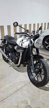 TRIUMPH STREET TWIN 