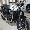 TRIUMPH STREET TWIN TRIUMPH STREET TWIN