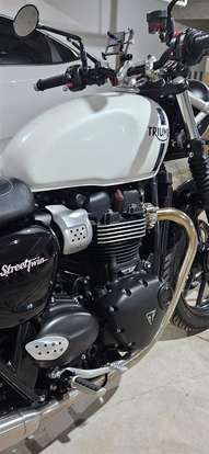 TRIUMPH-STREET TWIN-2018