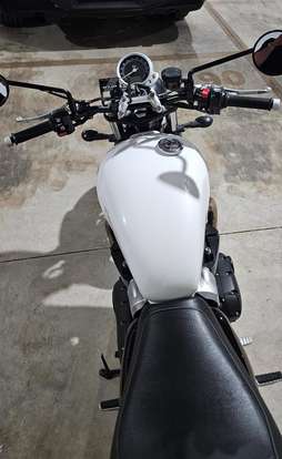 TRIUMPH-STREET TWIN-2018