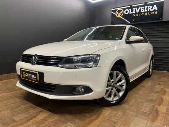 VOLKSWAGEN JETTA 2.0 COMFORTLINE FLEX 4P MANUAL