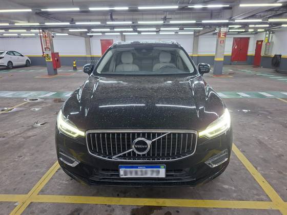 VOLVO XC60 2.0 D5 DIESEL MOMENTUM AWD GEARTRONIC