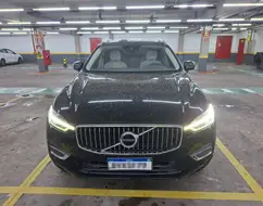 VOLVO XC60 2.0 D5 DIESEL MOMENTUM AWD GEARTRONIC VOLVO XC60 2.0 D5 DIESEL MOMENTUM AWD GEARTRONIC