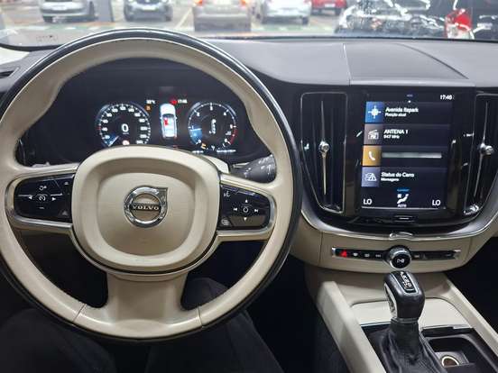 VOLVO-XC60-2.0 D5 DIESEL MOMENTUM AWD GEARTRONIC VOLVO-XC60-2018