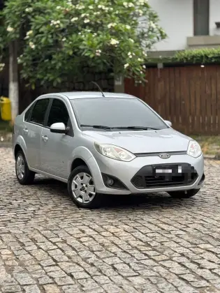 FORD FIESTA 1.6 ROCAM SEDAN 8V FLEX 4P MANUAL