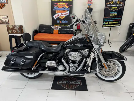 HARLEY-DAVIDSON ROAD KING CLASSIC 