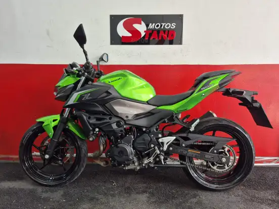 KAWASAKI-Z500-2025
