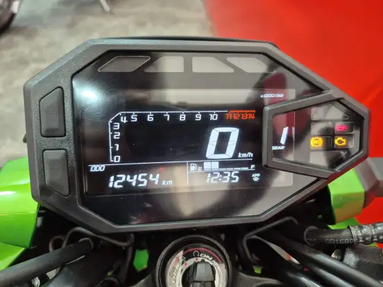 KAWASAKI-Z500-2025