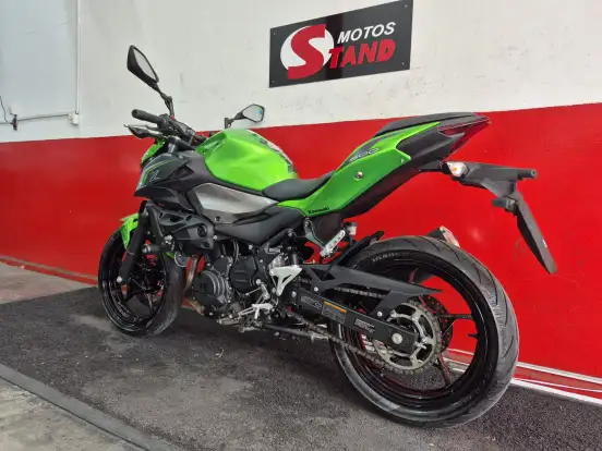 KAWASAKI-Z500-2025