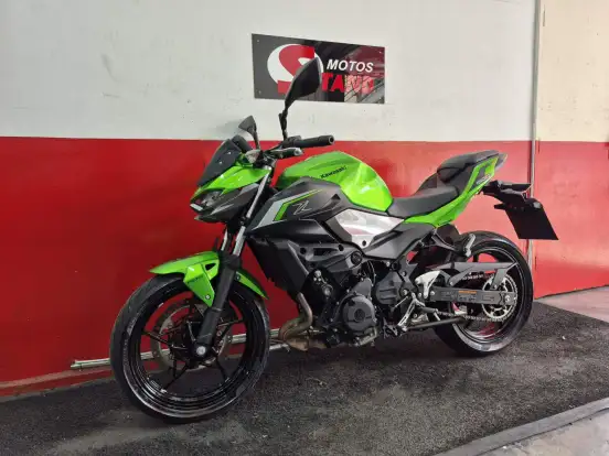 KAWASAKI-Z500-2025