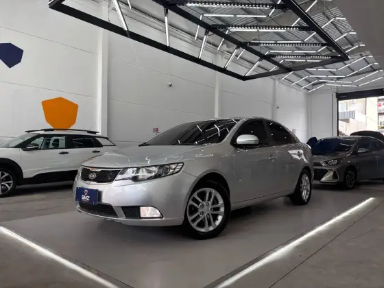 KIA CERATO 1.6 EX3 SEDAN 16V GASOLINA 4P MANUAL