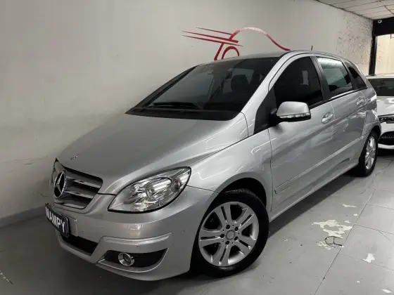 MERCEDES-BENZ B 180 1.7 8V GASOLINA 4P AUTOMÁTICO