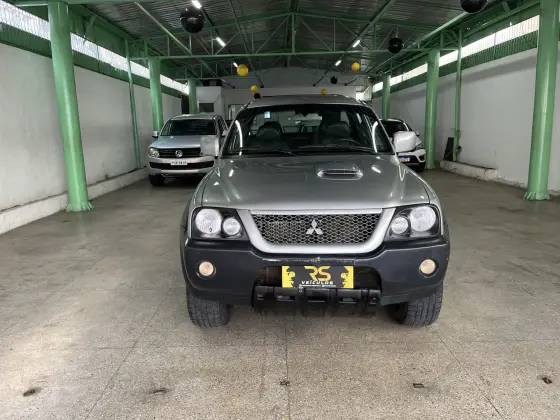 MITSUBISHI L200 OUTDOOR 2.5 HPE 4X4 CD 8V TURBO INTERCOOLER DIESEL 4P AUTOMÁTICO