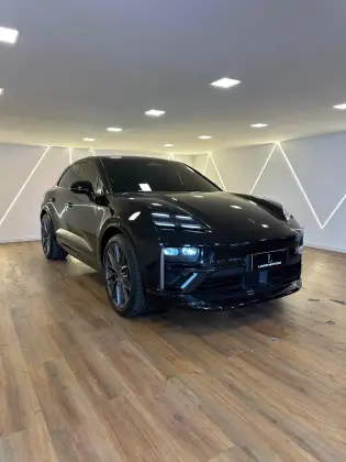 PORSCHE MACAN TURBO ELÉTRICO