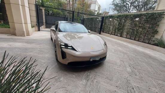 PORSCHE-TAYCAN-2021
