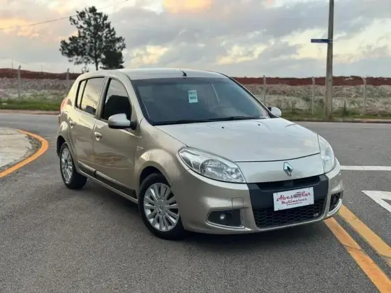 RENAULT SANDERO 1.6 PRIVILÉGE 16V FLEX 4P AUTOMÁTICO