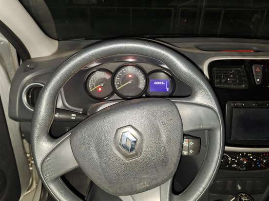 RENAULT-SANDERO-2015