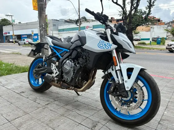 SUZUKI GSX-8S 
