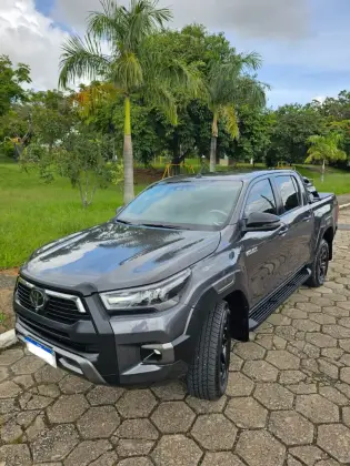 TOYOTA HILUX 2.8 D-4D TURBO DIESEL CD CONQUEST 4X4 AUTOMÁTICO