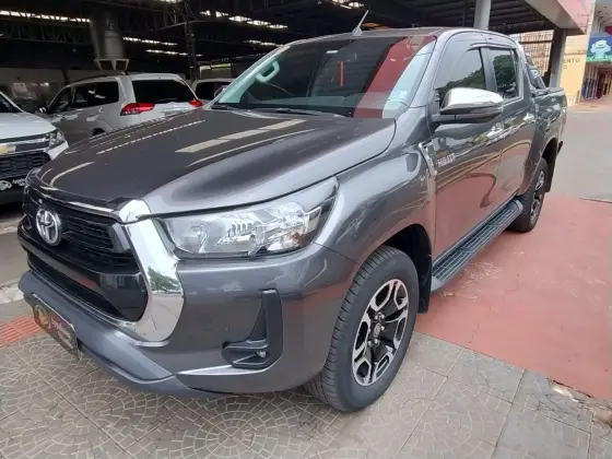 TOYOTA HILUX 2.8 D-4D TURBO DIESEL CD SRV 4X4 AUTOMÁTICO