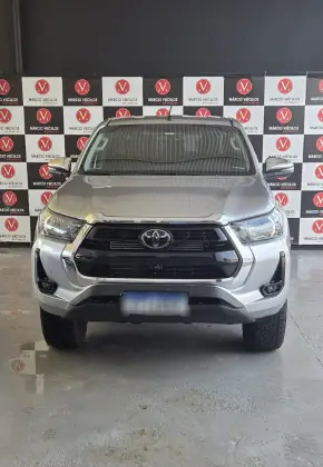 TOYOTA HILUX 2.8 D-4D TURBO DIESEL CD SRV 4X4 AUTOMÁTICO