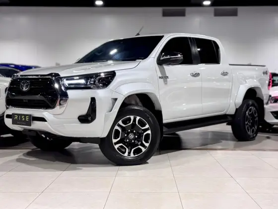 TOYOTA HILUX 2.8 D-4D TURBO DIESEL CD SRX PLUS 4X4 AUTOMÁTICO TOYOTA HILUX 2.8 D-4D TURBO DIESEL CD SRX PLUS 4X4 AUTOMÁTICO