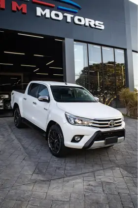 TOYOTA HILUX 2.8 SRX 4X4 CD 16V DIESEL 4P AUTOMÁTICO TOYOTA HILUX 2.8 SRX 4X4 CD 16V DIESEL 4P AUTOMÁTICO