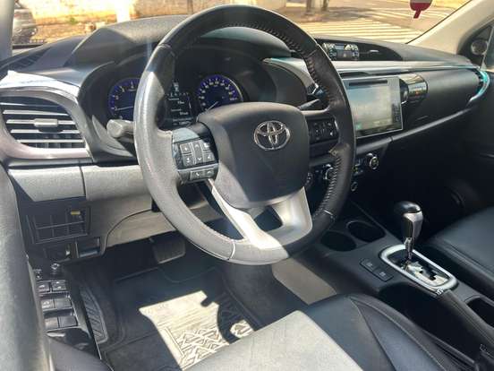 TOYOTA-HILUX-2017