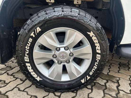 TOYOTA-HILUX-2017