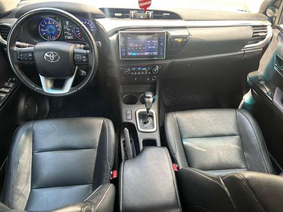 TOYOTA-HILUX-2017