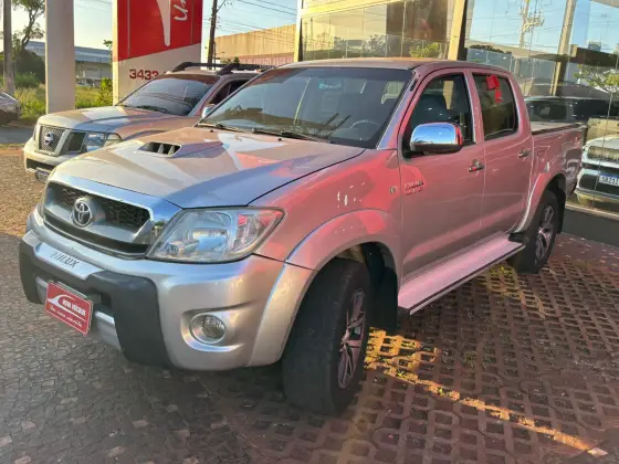 TOYOTA HILUX 3.0 SR 4X4 CD 16V TURBO INTERCOOLER DIESEL 4P MANUAL
