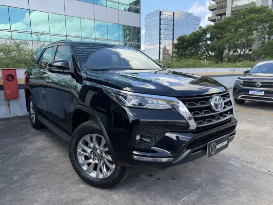 TOYOTA HILUX SW4 2.7 VVT-i FLEX SRV 7L 4X2 AUTOMÁTICO