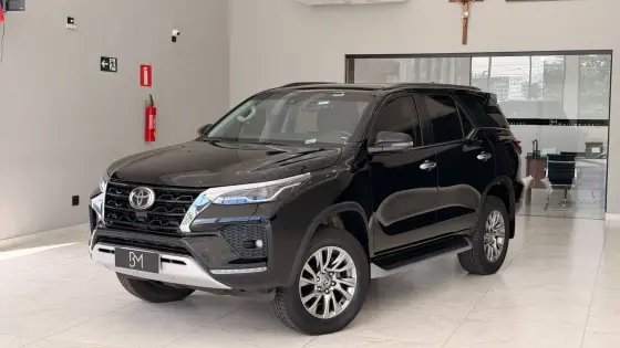 TOYOTA HILUX SW4 2.8 D-4D TURBO DIESEL SRX 4X4 AUTOMÁTICO